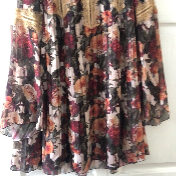 Anna Sui Resort 2018 High Neck Lace Floral Dress - Picture 4 of 9